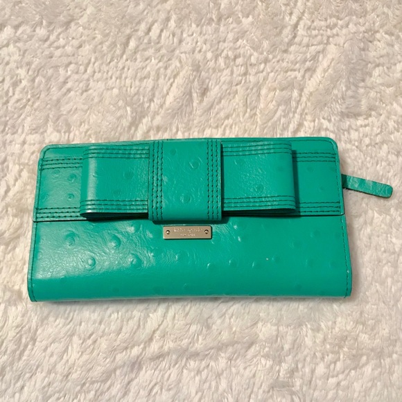 kate spade Handbags - Kate Spade ♠️ wallet in Perfect Condition ⭐️🥰